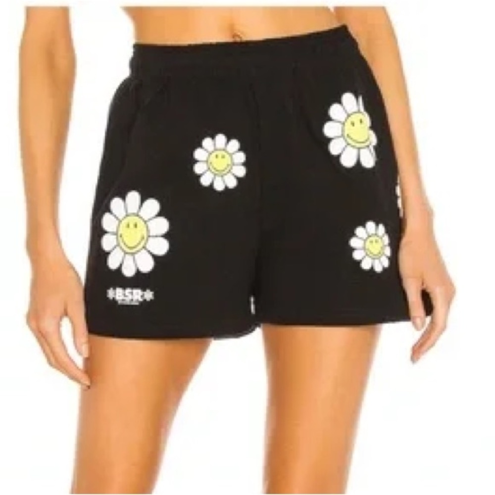 By Sami Ryan One of those dayz smiling Black Daisy Print Women's Shorts cotton M